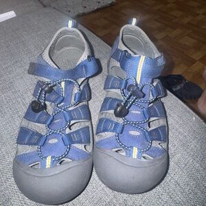 Keen sandals size 6 unisex